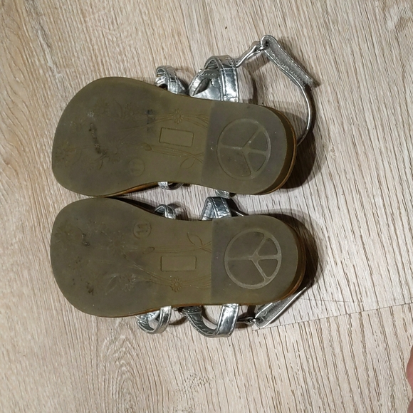 Adorable girls sandles size 11 - Picture 4 of 4